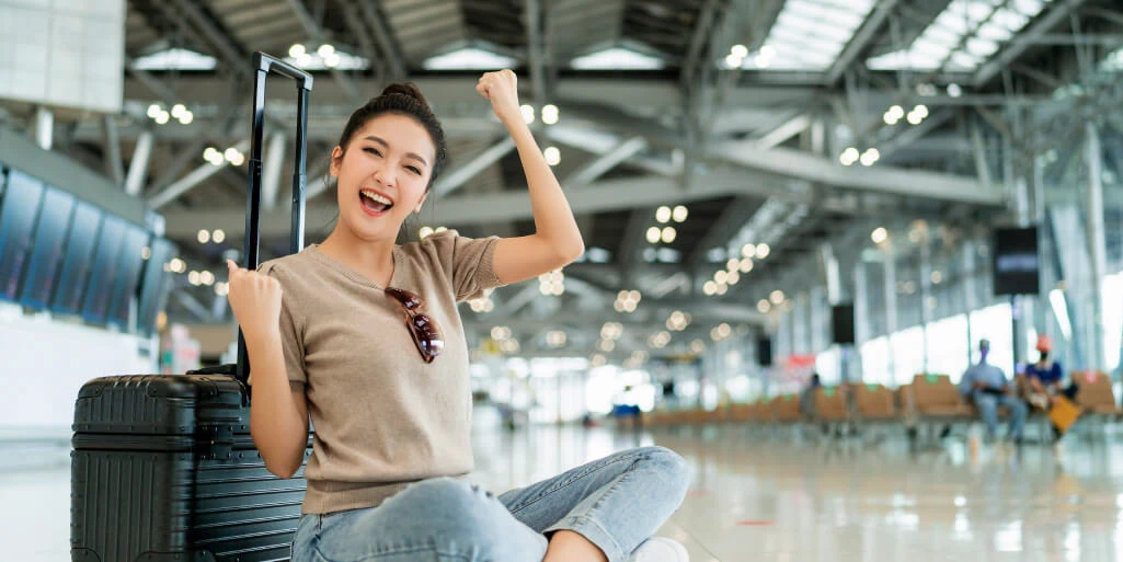 Traveler airport happy